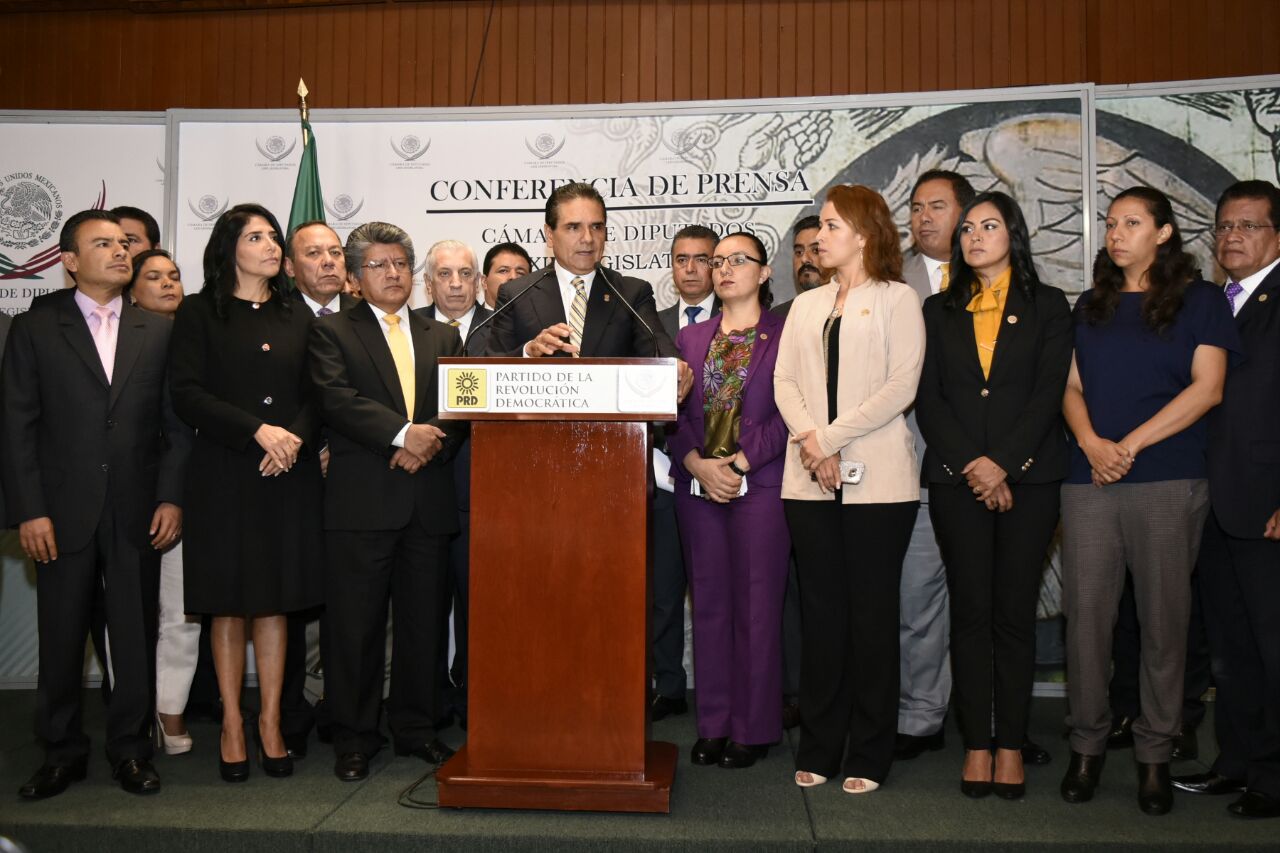 Encabeza Silvano Aureoles reunión con diputados federales.