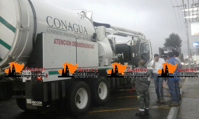 Apoyan dependencias federales a damnificados por el huracán Newton en Uruapan.