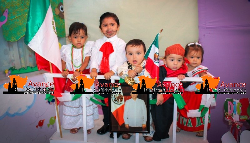 Celebra Estancia Infantil mañana mexicana en Apatzingán.