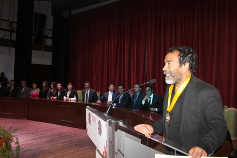 RECIBE DAMIÁN ALCÁZAR PRESEA «VASCO DE QUIROGA»: Ayuntamiento de Pátzcuaro