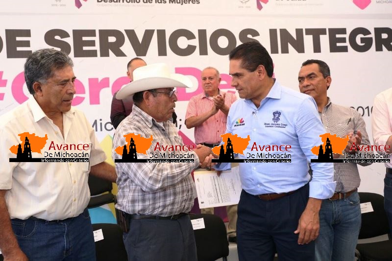 Trabajo diario, vía para construir la paz: Silvano Aureoles