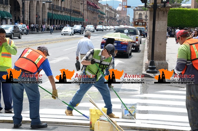 Continúan trabajos de balizamiento en Morelia.