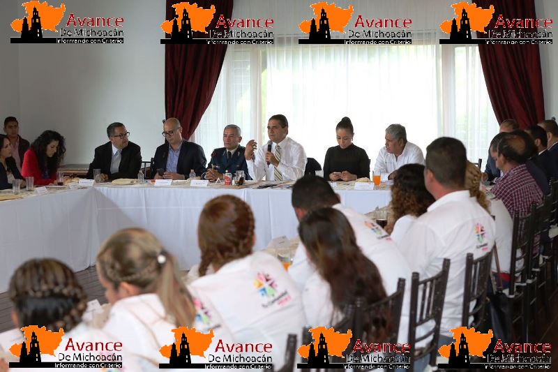 Convive Gobernador con Comité Ciudadano de Cenobio Moreno.