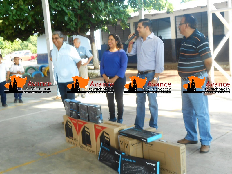 Se está solicitando la terminación de una barda y una banda de guerra en primaria.