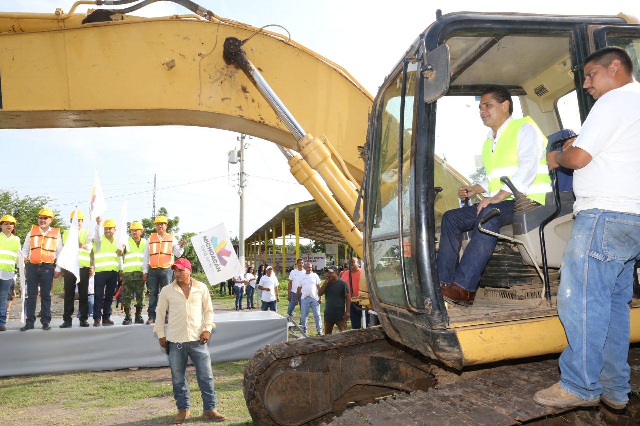Arranca Gobernador construcción de plaza cívica en Úspero, municipio de Parácuaro