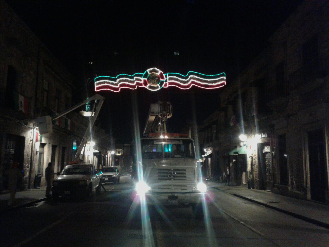 Morelia viste edificios y espacios públicos con el espíritu patriótico