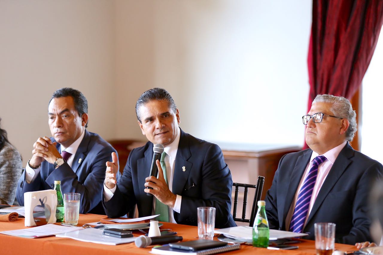 Presenta Gobernador proyectos estratégicos a diputados federales de Michoacán