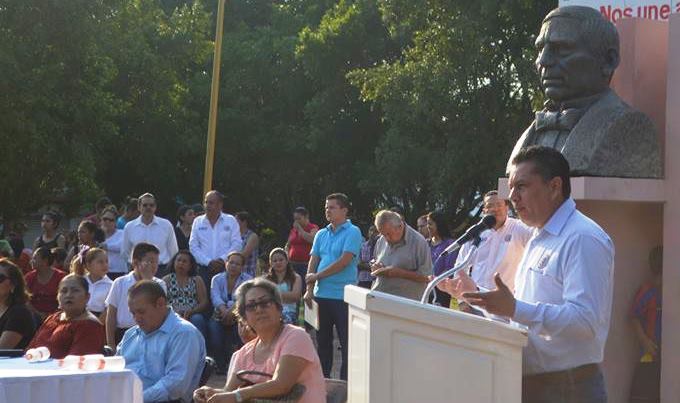 Padres de familia agradecen apoyo del Diputado Eduardo García Chavira