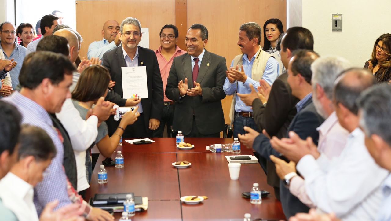 Entrega Adrián López nombramientos a nuevos titulares de Secretarías