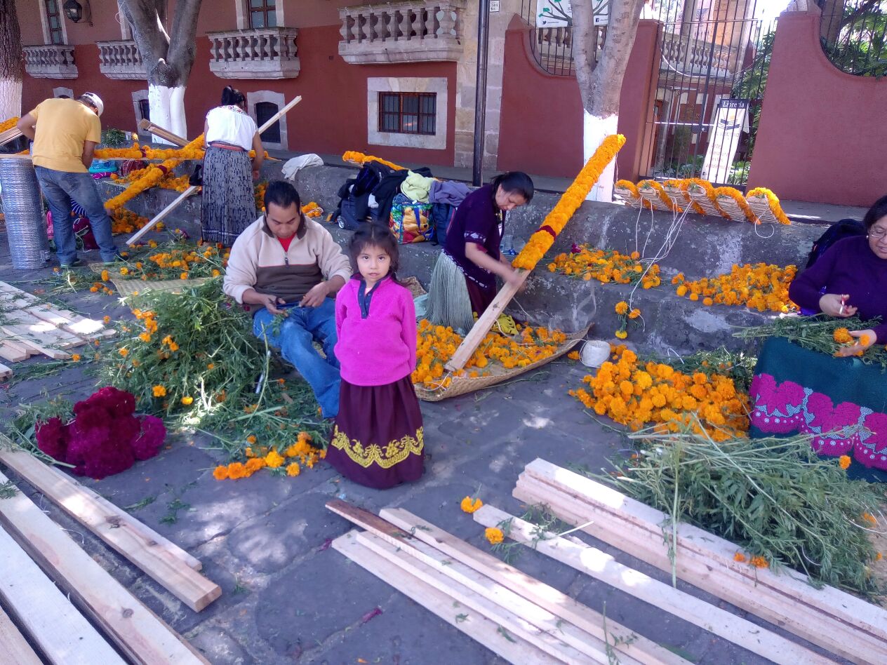 Artesanos de Santa Fe de la Laguna vestirán de de»oro» el Centro de Morelia
