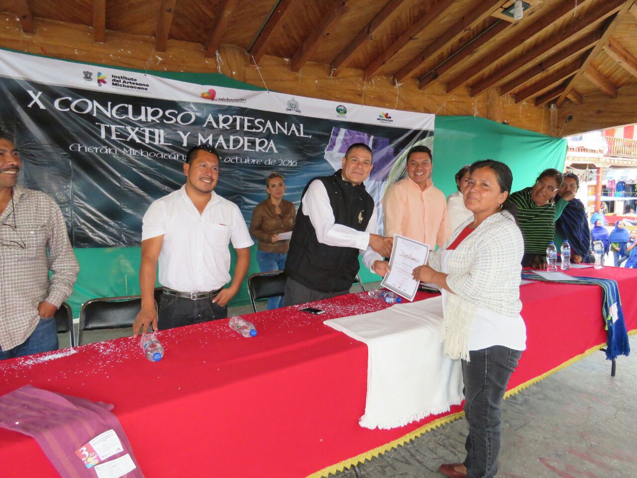 IAM y Concejo Mayor premian a artesanos de Cherán