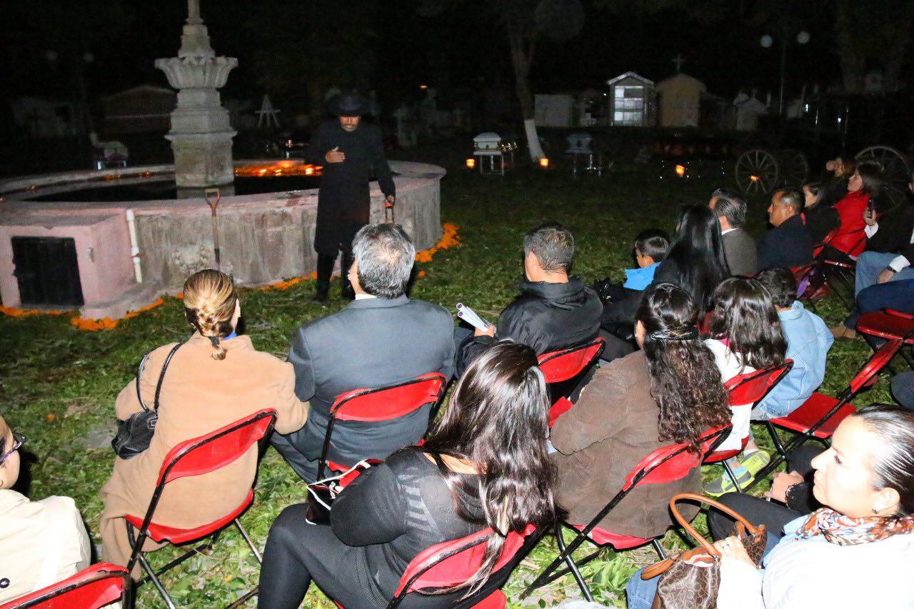 Tradición y leyendas, en recorridos nocturnos por el Panteón Municipal