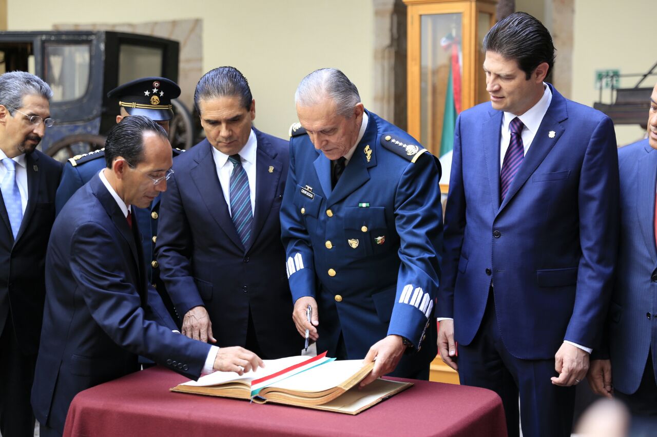 Alfonso Martínez rinde honores a José María Morelos y Pavón