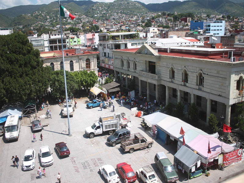 Levantan el plantón en el Zócalo de Guerrero