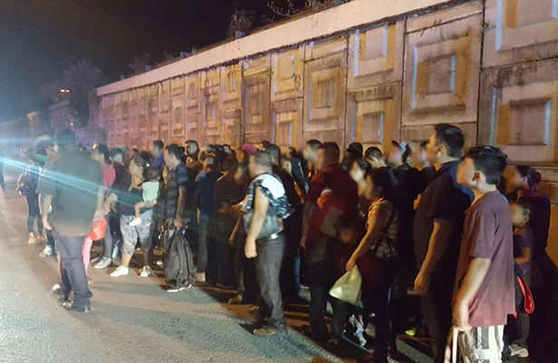 Rescatan a 132 migrantes en la Villahermosa-Cárdenas