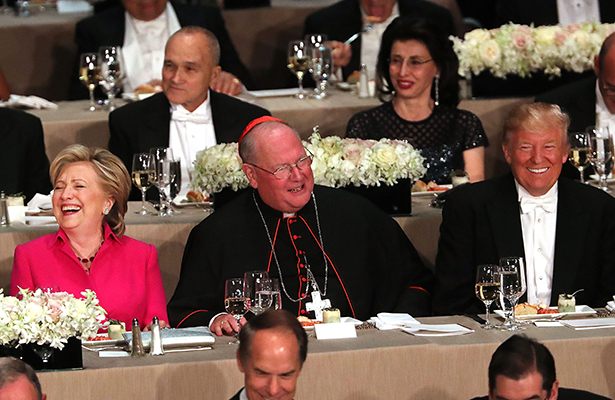 Clinton y Trump “liman asperezas” en una cena de caridad