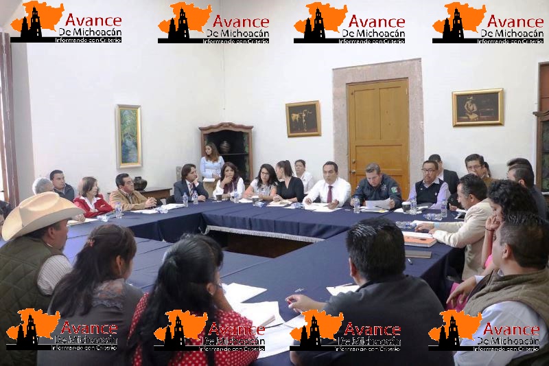 El Gobierno del Estado cumple compromisos con habitantes de Nahuatzen.