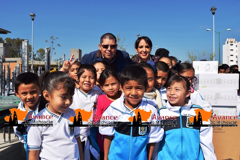 Entrega IIFEEM mobiliario en primaria “Benemérito de las Américas”