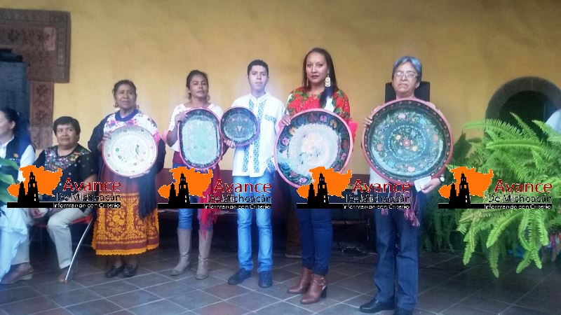 Instituto del Artesano Michoacano premian a ganadores del Concurso Artesanal de Maque Incrustado.