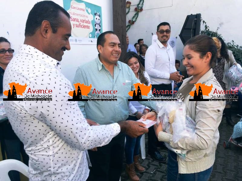Realiza LICONSA entrega de nuevas tarjetas a beneficiarios en los municipios de tlazazalca y purépero.