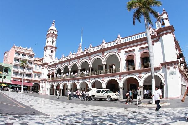 Suspenden actividades en áreas adminitrativas del Ayuntamiento de Veracruz