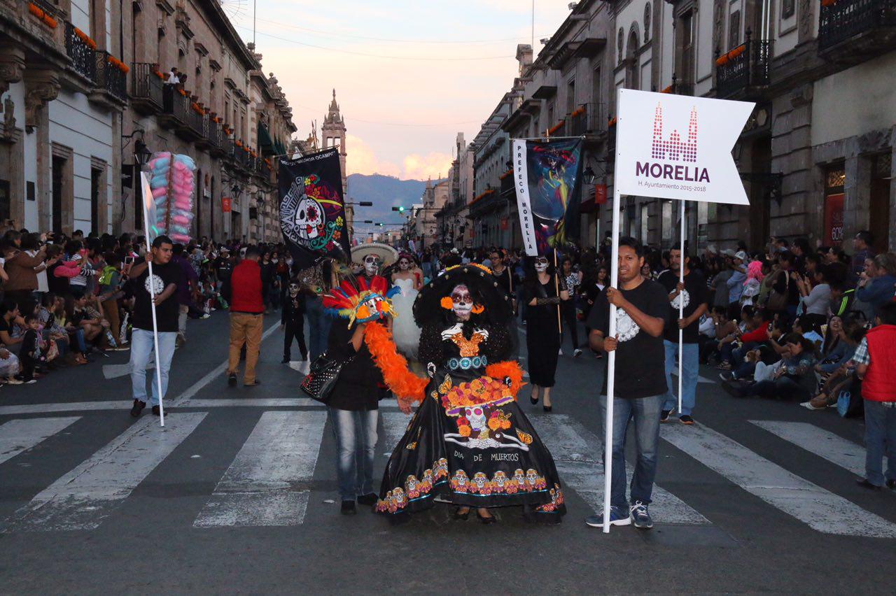 Espectacular desfile de catrinas en el Centro de Morelia
