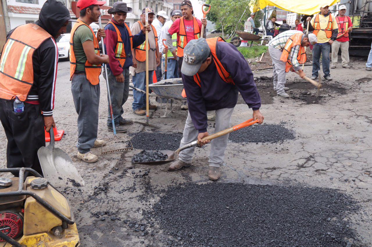 Brigadas de bacheo, con presencia en los 4 sectores de Morelia