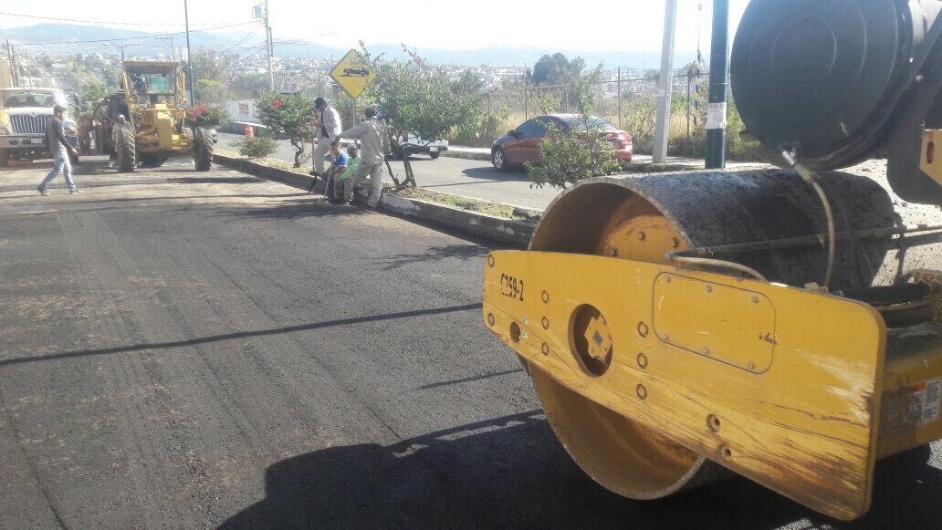 Mejora Gobierno Municipal vialidades con obras de reencarpetamiento