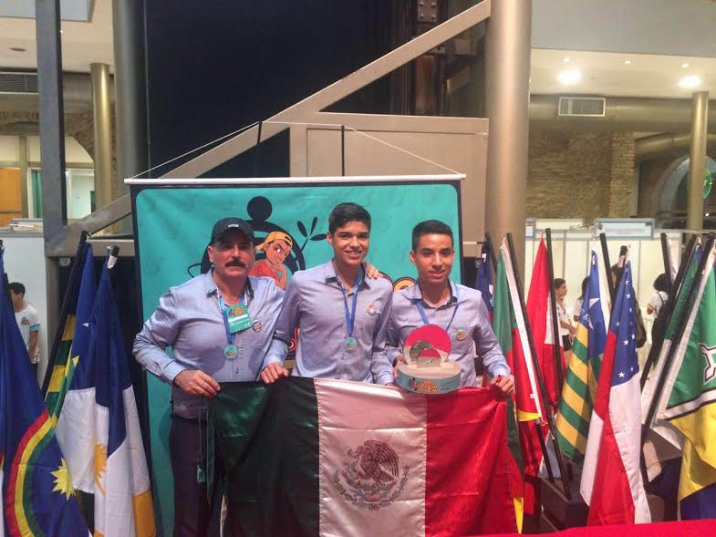 Continúan los triunfos internacionales de estudiantes del CECyTEM