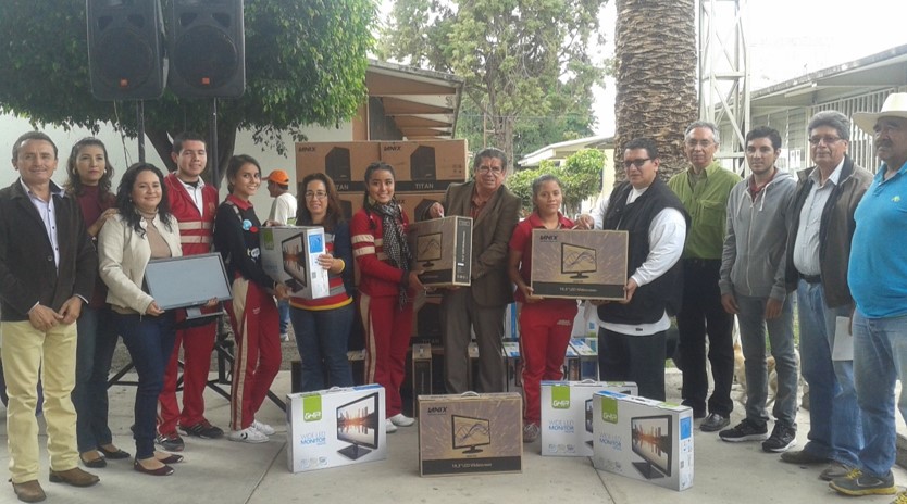 Equipan planteles del Cobaem