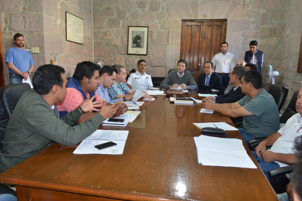 Alfonso Martínez estrecha lazos de trabajo con autoridades auxiliares de Morelia