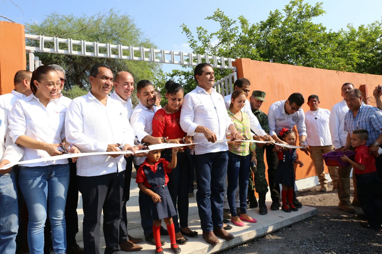 Inaugura Gobernador obras educativas y evalúa avances en Úspero, municipio de Parácuaro