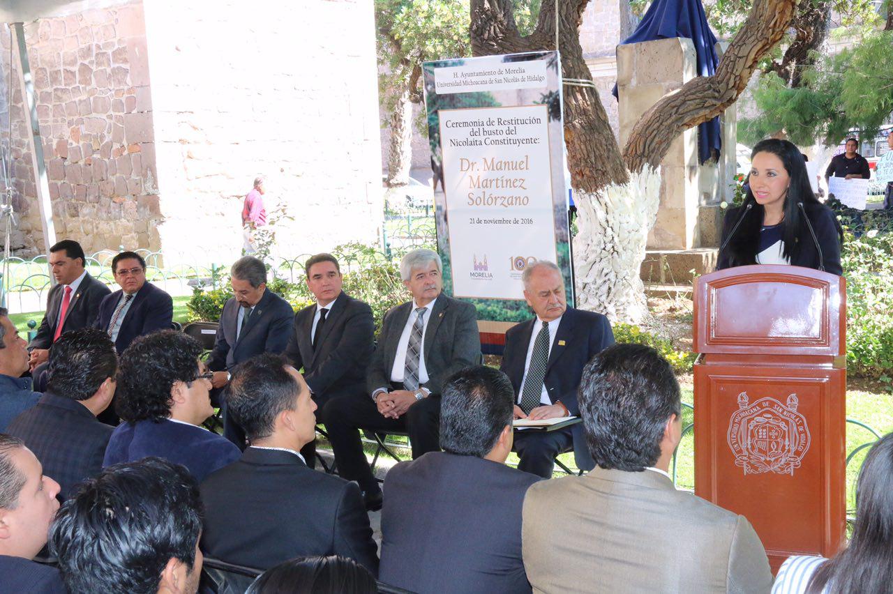 Ayuntamiento restituye busto en espacio público de Morelia