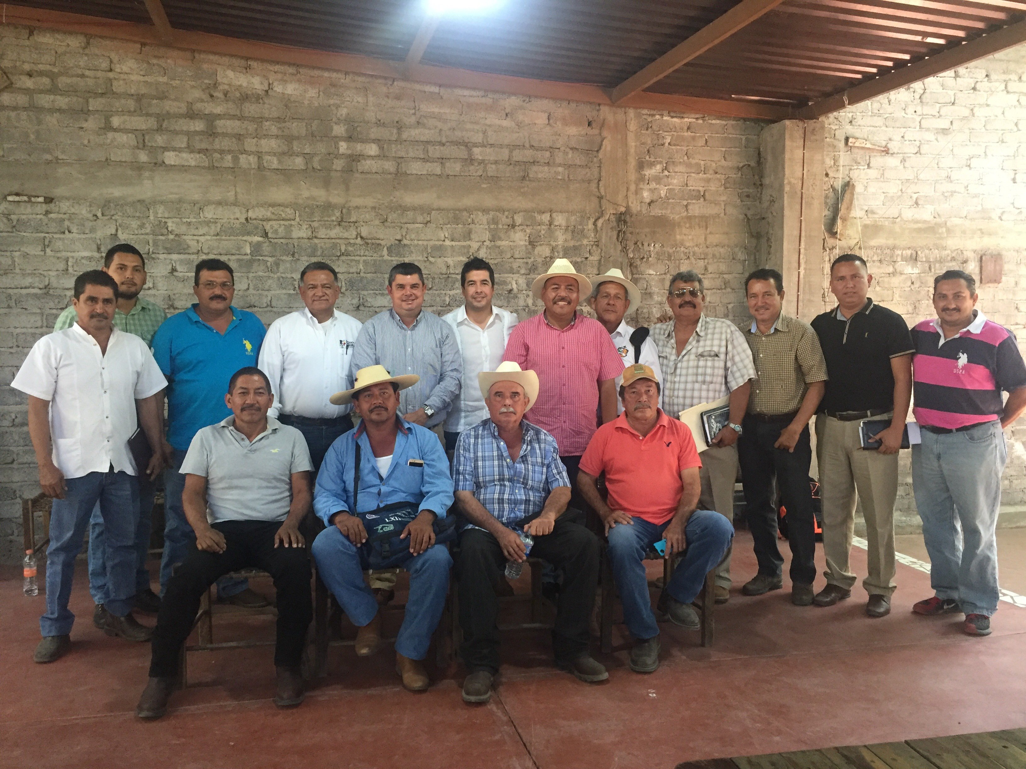 Dan seguimiento a compromisos del Gobierno del Estado con Múgica