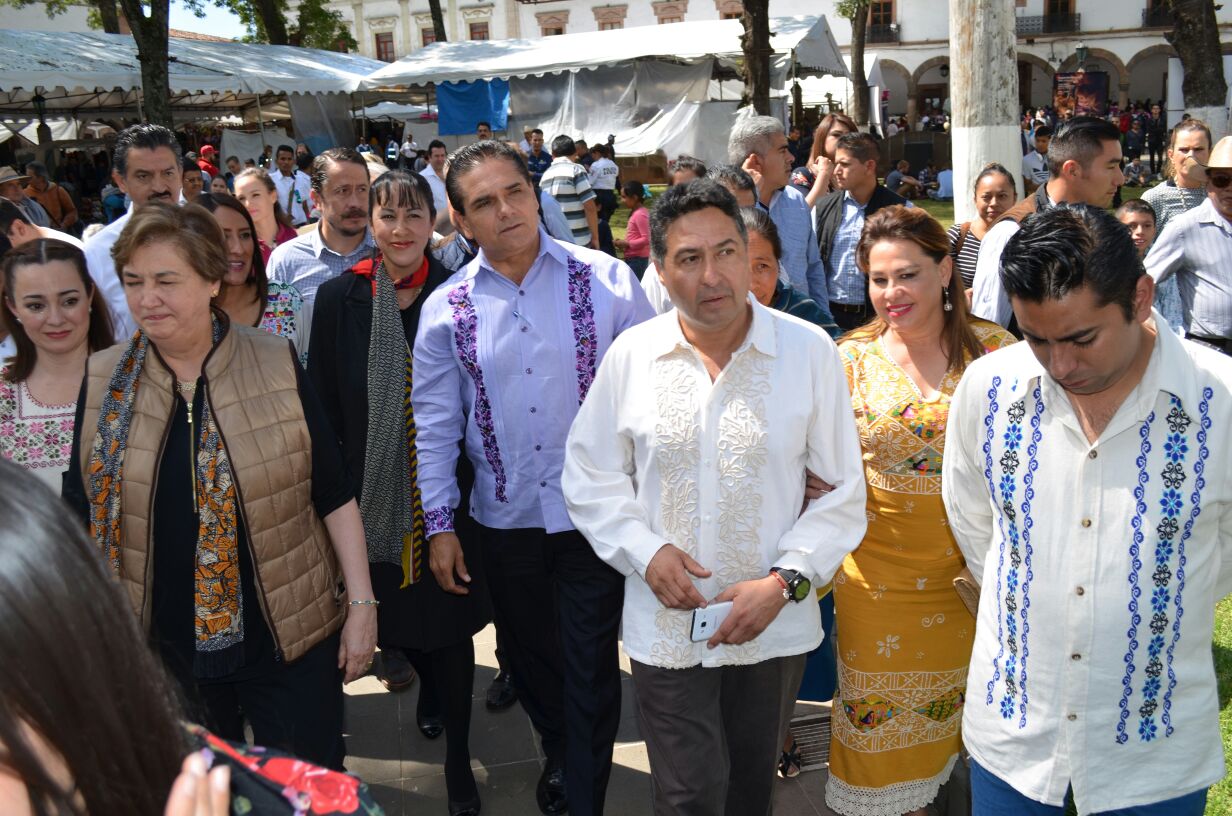 Entregan premios del concurso artesanal de noche de ánimas 2016