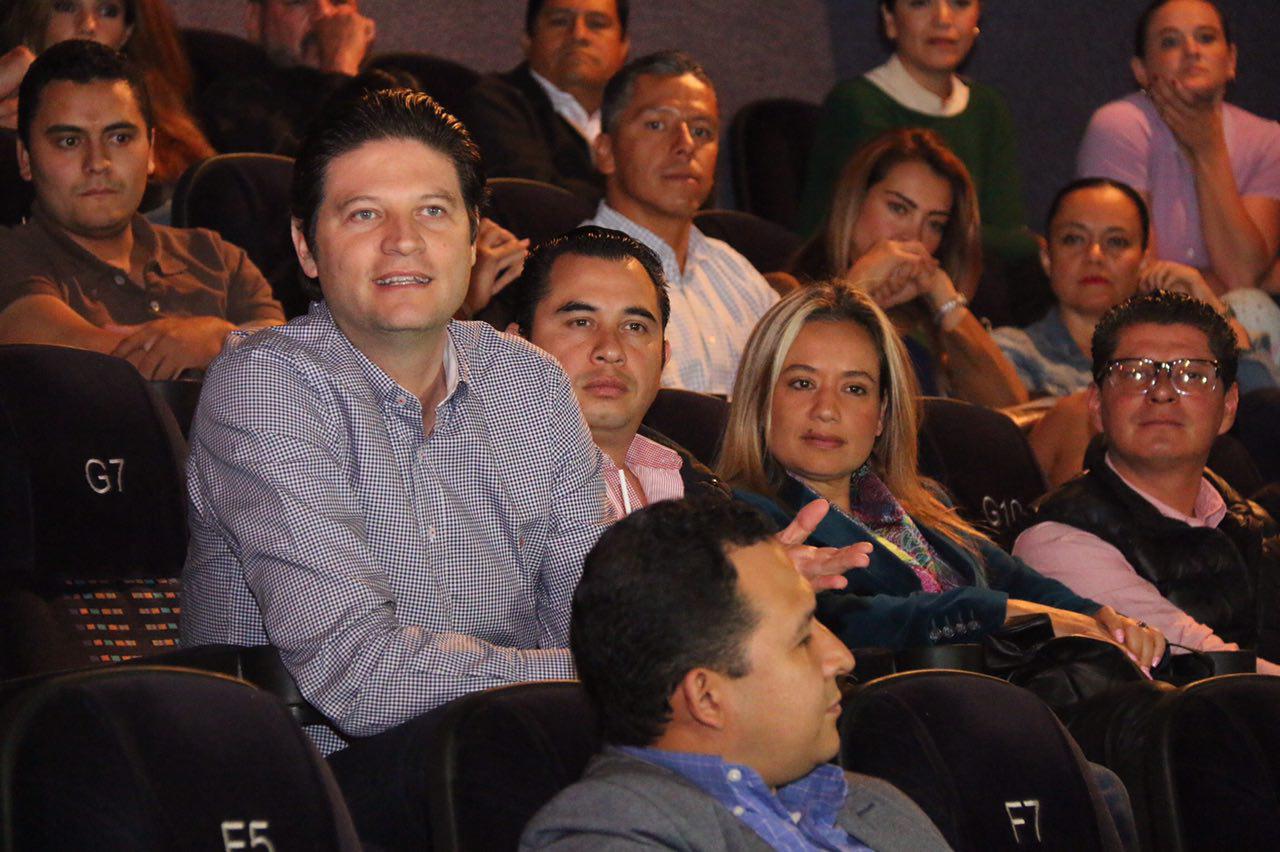 Alfonso Martínez apoya el trabajo cinematográfico de realizadores morelianos