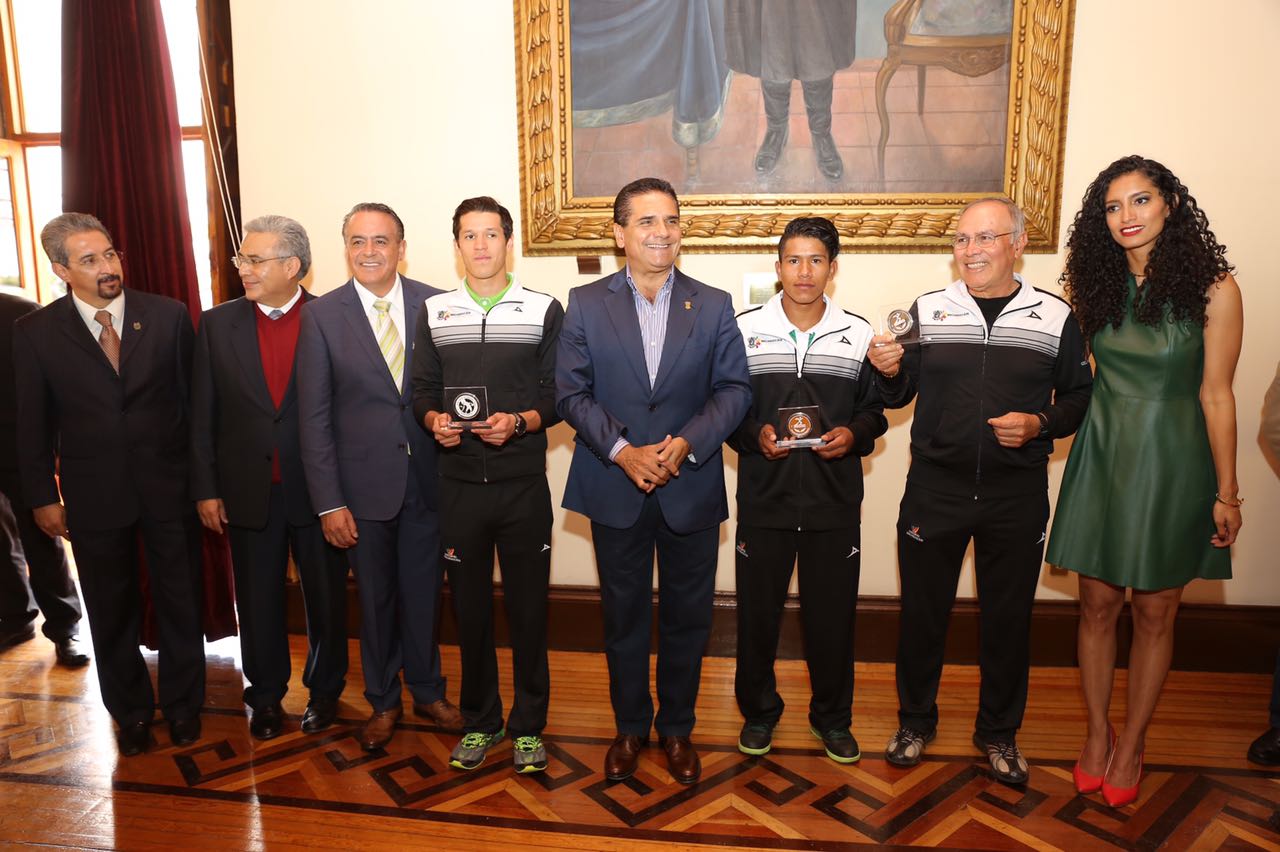Entrega Silvano Aureoles Premio Estatal del Deporte 2016