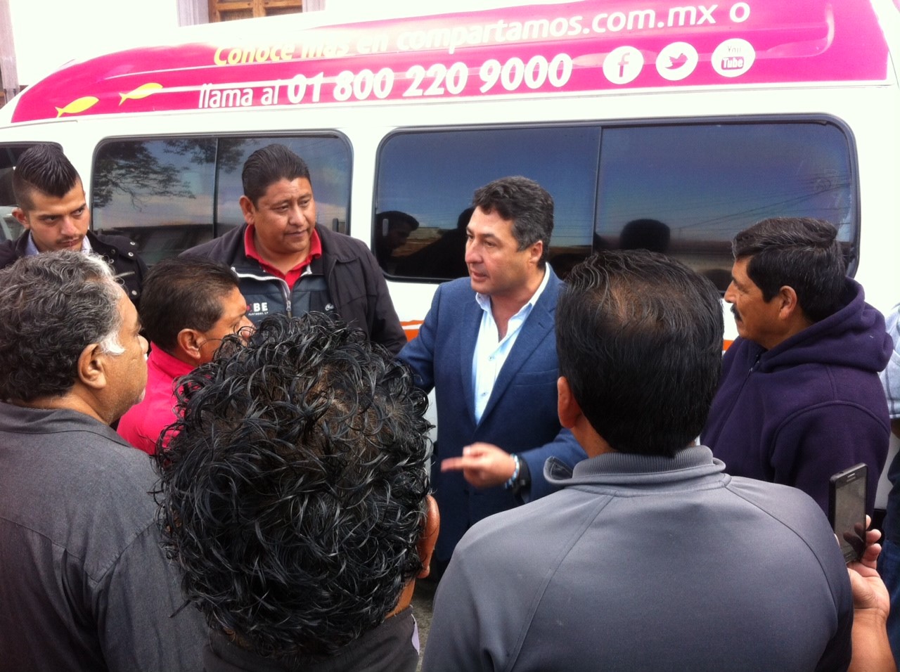 Víctor Báez atiende a transportistas de Pátzcuaro
