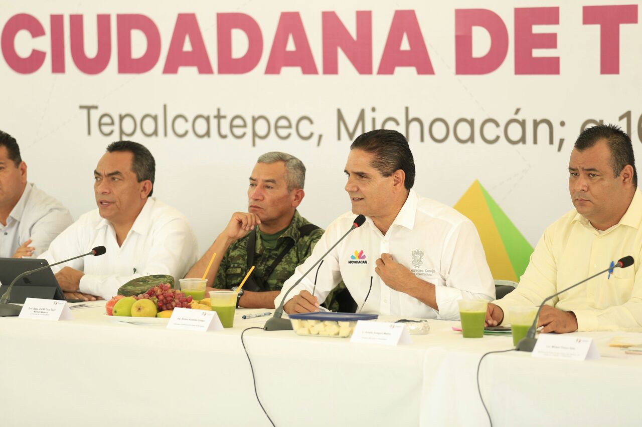 Establece Gobernador primeros compromisos con Comité Ciudadano de Tepalcatepec