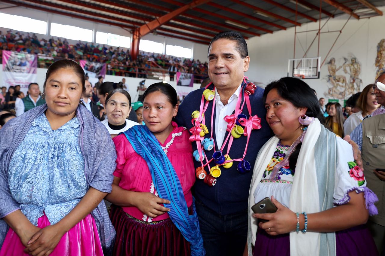 Empoderar a las mujeres de Michoacán, nuestro reto: Silvano Aureoles