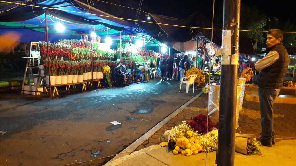 Secretaría de Servicios Públicos garantiza orden en instalación de comerciantes de flores por Día de Muertos