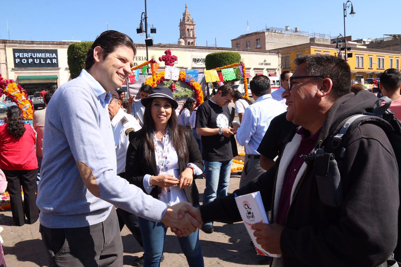 Destaca Alfonso Martínez participación ciudadana en celebración del Día de Muertos en Morelia