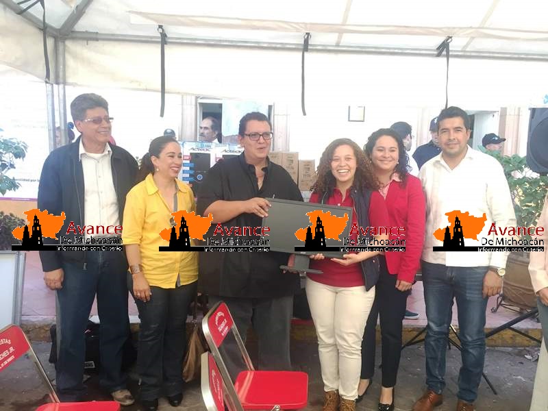 Entrega Centro Estatal para el Desarrollo Municipal apoyos en Yurécuaro.