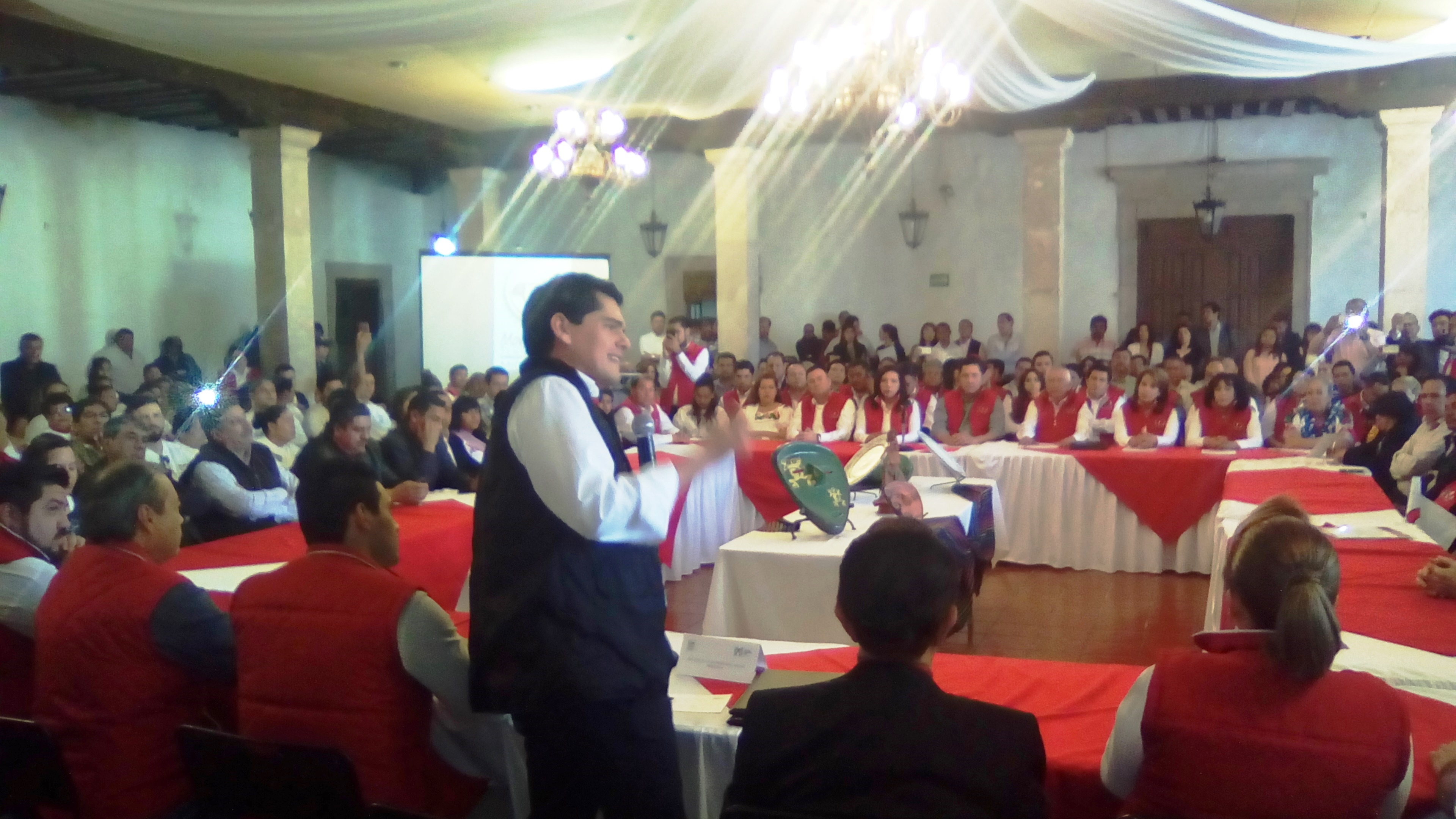 Antonio Ixtlahuac Orihuela toma protesta como nuevo Presidente del MT en Michoacán