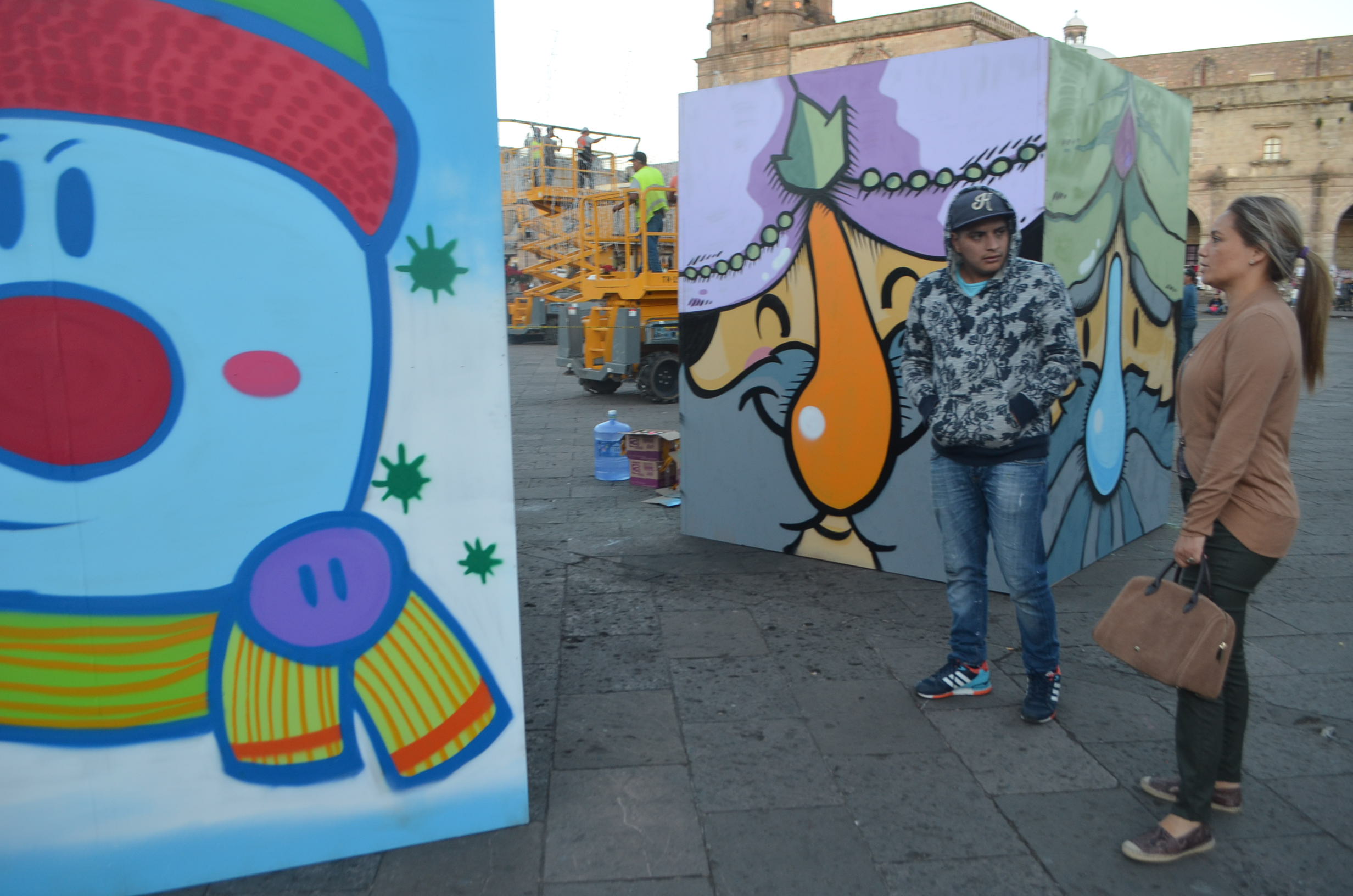 Gobierno Municipal continúa con la decoración navideña en Plazas Públicas