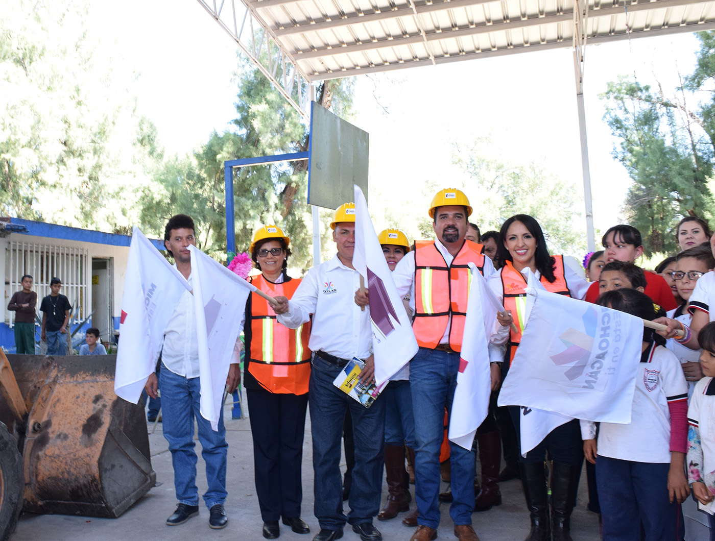 Arrancan obras educativas en Ixtlán