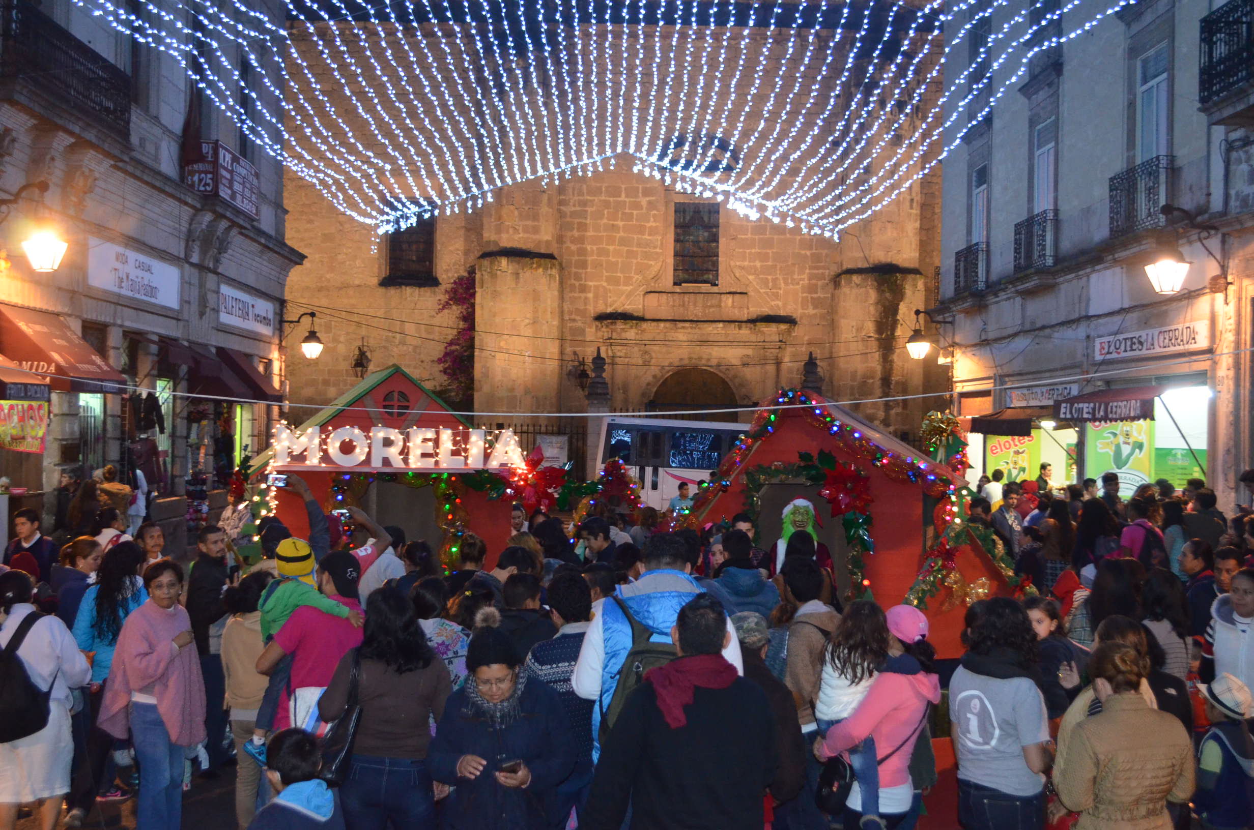 Continúa la activación de plazas públicas del Centro Histórico a través de Morelia Brilla