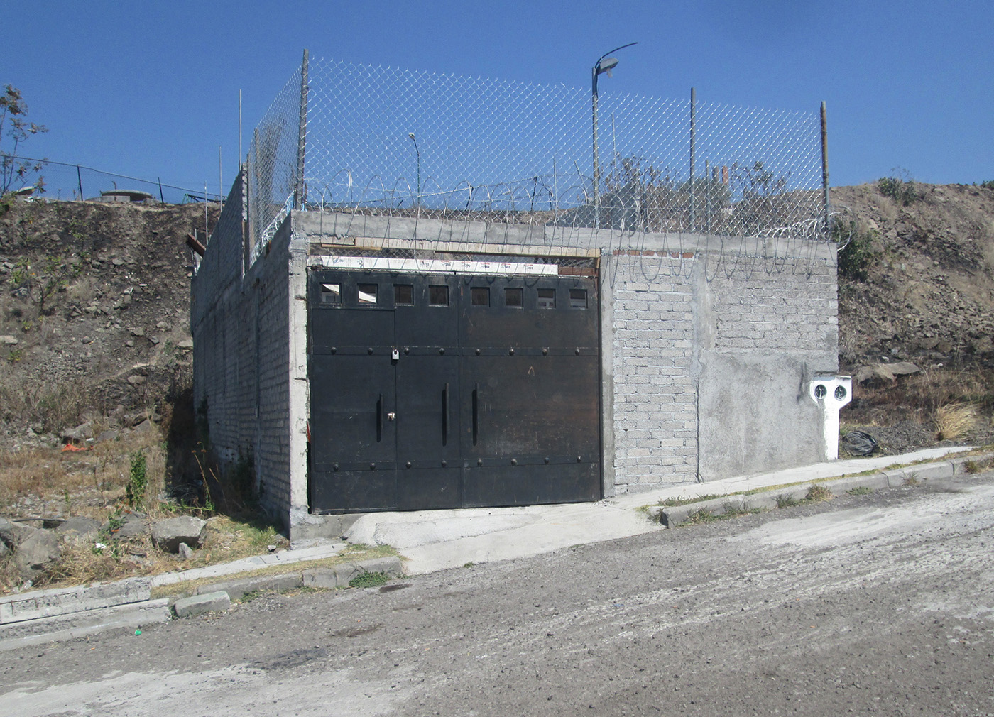 Rehabilitan red eléctrica en La Nueva Aldea