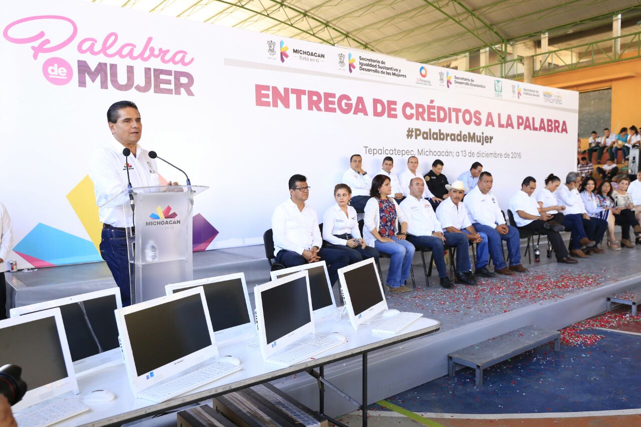 Fortalece Gobernador apoyos para Tepalcatepec