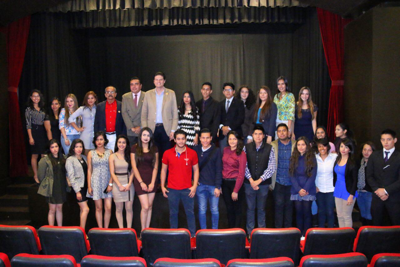 Escucha Alfonso Martínez propuestas de jóvenes estudiantes de la UMSNH